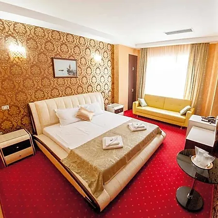 Boutique Shine 4*